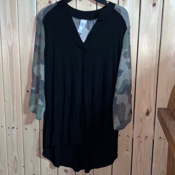Honeyme Tops - Honeyme Black & Camo Blouse S